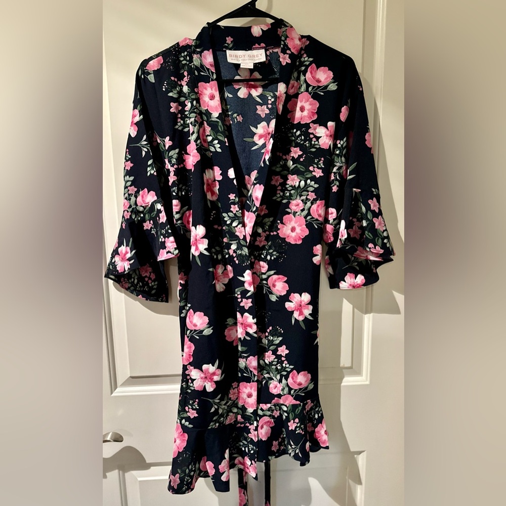 *NWOT* Birdy Grey Floral Robe - Picture 4 of 9